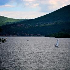 Barche a vela al lago di Bracciano