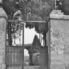 Cancello di entrata al cimitero di Magliano Romano