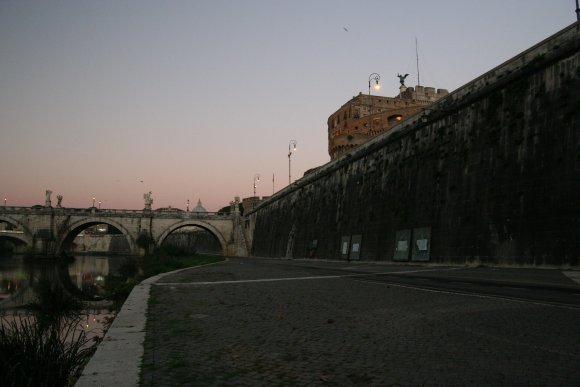 Ponte Sant'Angelo e Castel Sant'Angelo dalla pista ciclabile Tiberina